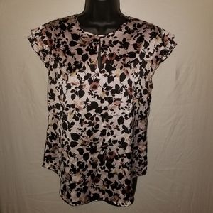 3/$15 Beautiful pattern work blouse professional
